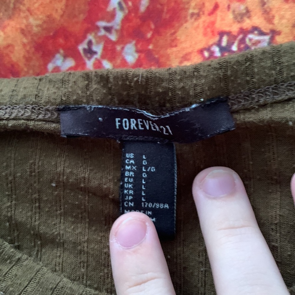 Crop top ! - Picture 2 of 3